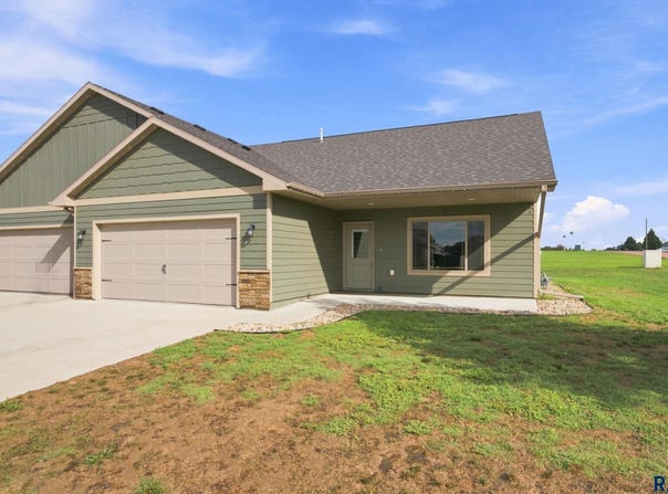 538 Prairie Ave, Baltic, SD 57003-5979