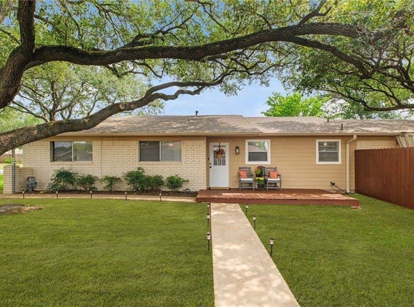 3902 Stillmeadow Drive, Bryan, TX 77802