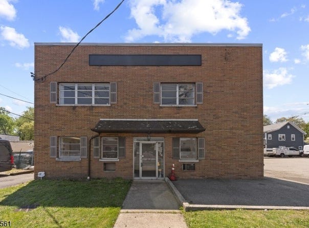 189 Greenwood Ave, Midland Park Boro, NJ 07432-1423