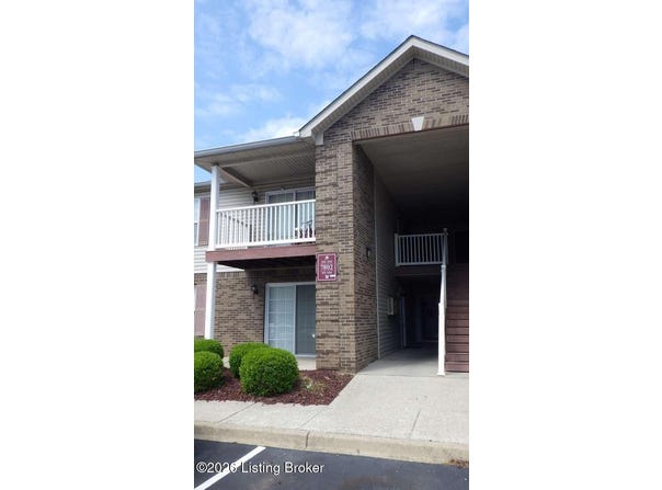 7802 Alfred Schlatter Dr, Louisville, KY 40214