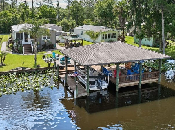 329 PARADISE Circle, Satsuma, FL 32189