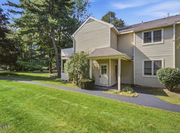 214 Monmouth Way, Halfmoon, NY 12065