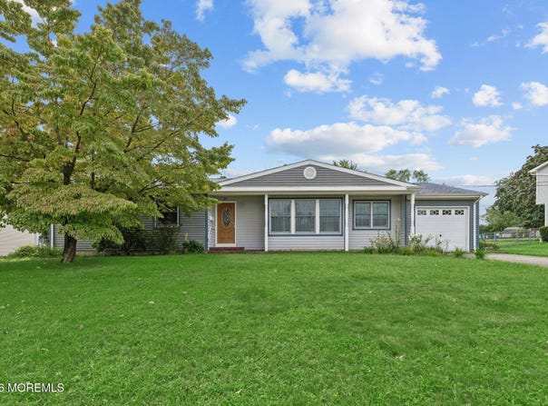 27 Springhill Drive, Howell, NJ 07731