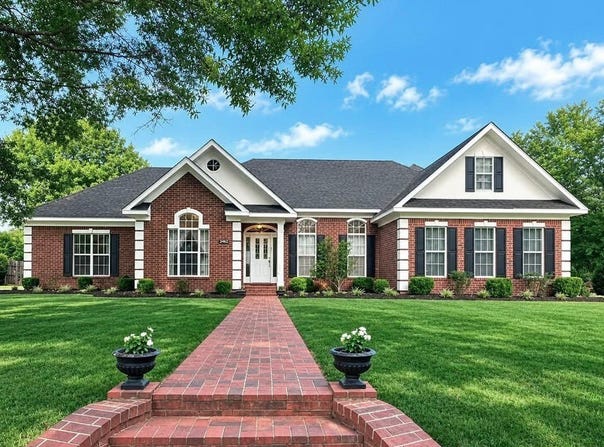 2462 Pryor St, Grenada, MS 38901