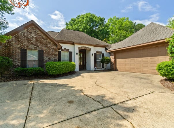 67 Woodside, Hattiesburg, MS 39402