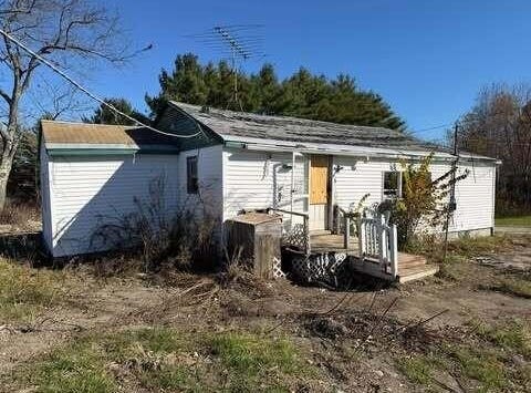 15 West Street, Benton, ME 04901