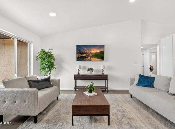 2826 E CACTUS Road, Phoenix, AZ 85032