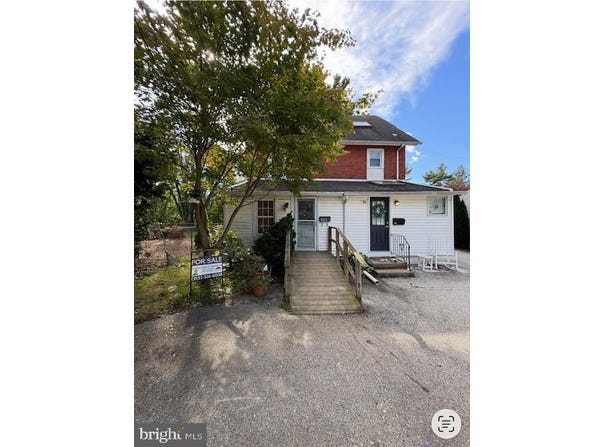 41B LOWRYS LN, BRYN MAWR, PA 19010