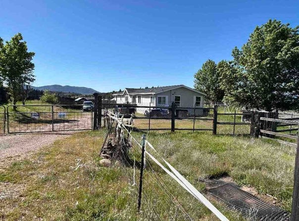 11820 Gate Ridge Dr, Hornbrook, CA 96044