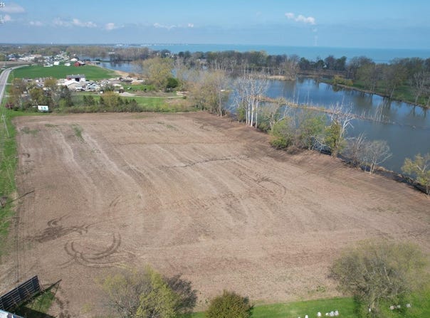 E Harbor Rd, Port Clinton, OH 43452
