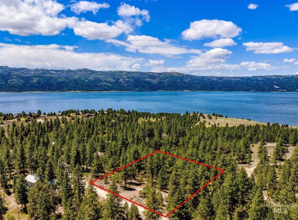 1497 Pine Ridge Dr, Cascade, ID 83611