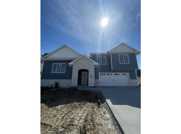 928 Aiden St, IowaCity, IA 52245
