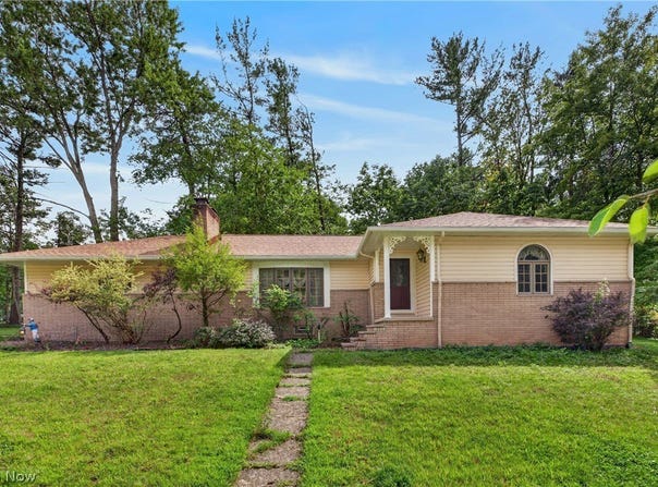 1164 Edgecliff Drive, Bedford, OH 44146