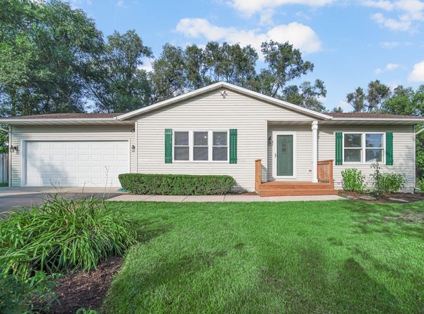112 Cass Street, Spring Grove, IL 60081