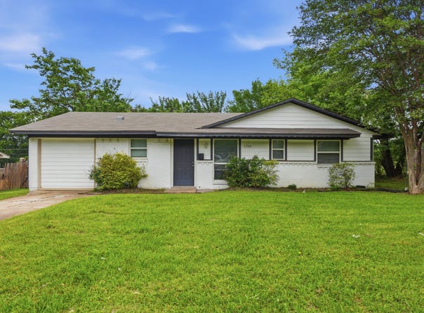1724 Spring Lake Drive, Mesquite, TX 75149