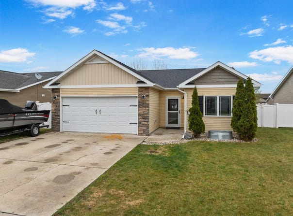 3008 11th St., Minot, ND 58703-0000