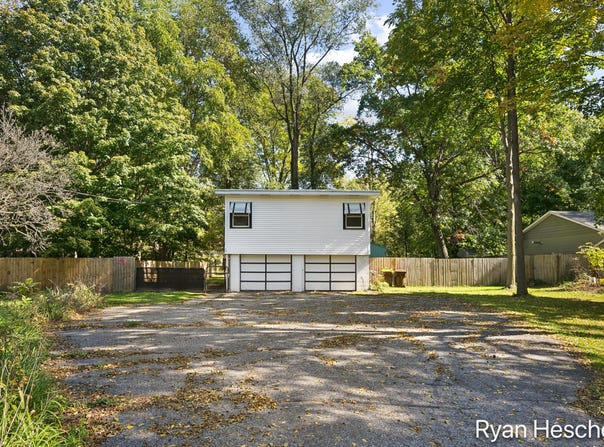 30 S Pleasant Street, Saranac, MI 48881