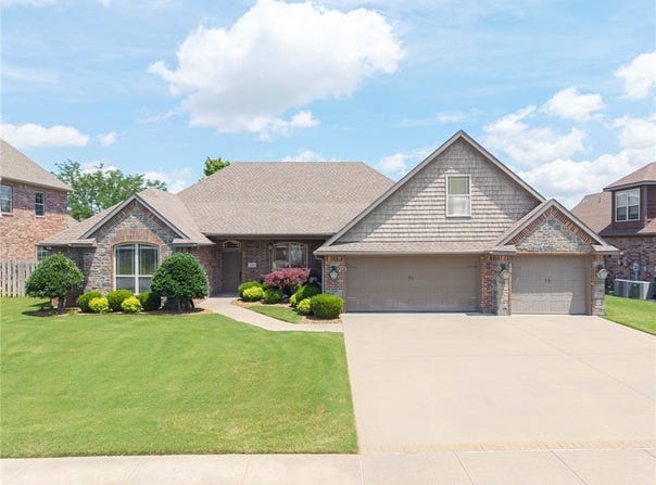 6105 W Bainbridge Drive, Rogers, AR 72758