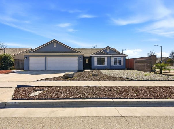 865 Avalon Drive, Lemoore, CA 93245