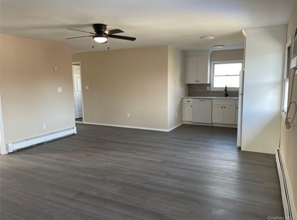 7 Locust Ave, Babylon, NY 11702