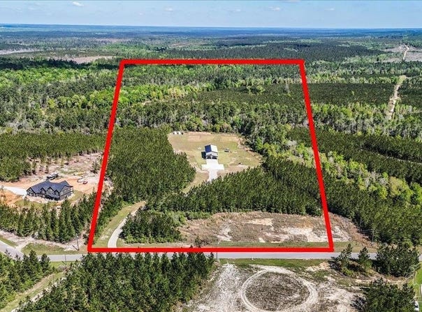 8200 Teton Crest Dr, Pace, FL 32571
