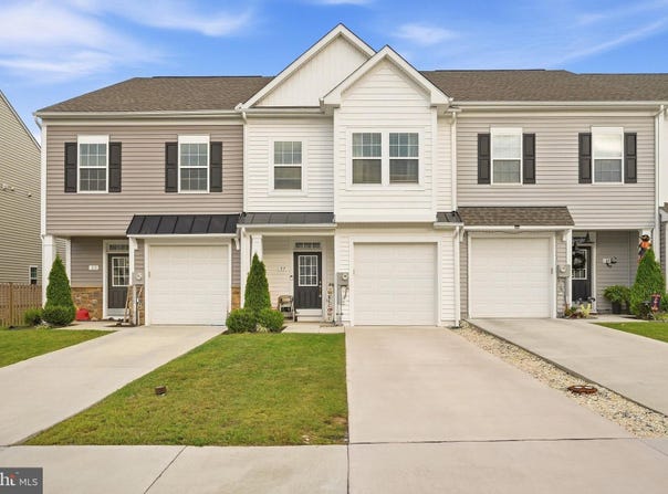 37 BILLAU, BUNKER HILL, WV 25413