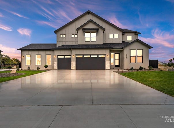 7715 W Flathead Lake St, Eagle, ID 83616
