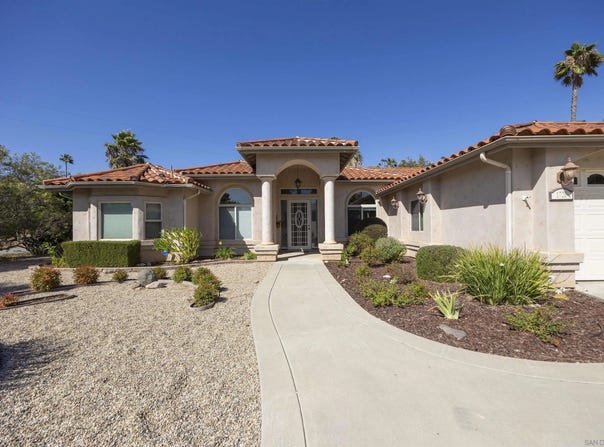 1726 York View Circle, Vista, CA 92084