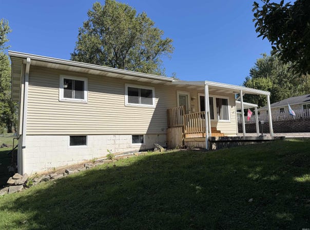 202 W Chester Drive, Ellettsville, IN 47429