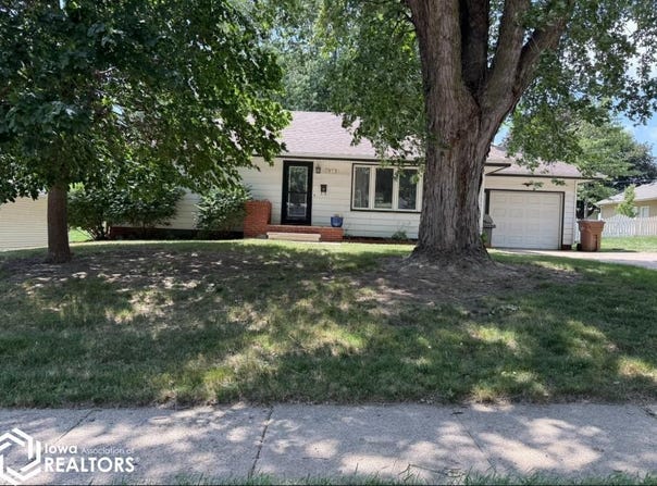 1813 Crestview Drive, Carroll, IA 51401