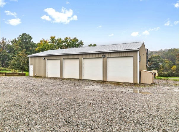 323 Crestview Dr, Donegal, PA 15610