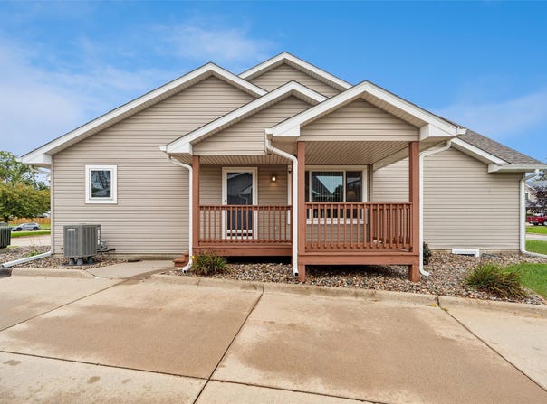 109 SW Hickory Glen, Grimes, IA 50111