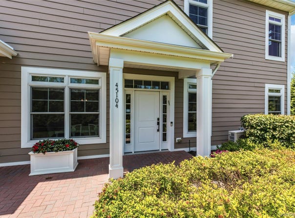 45104 Silver Birch Lane, Plainview, NY 11803