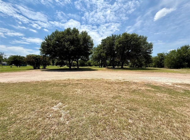 N Commerce, Bremond, TX 76629