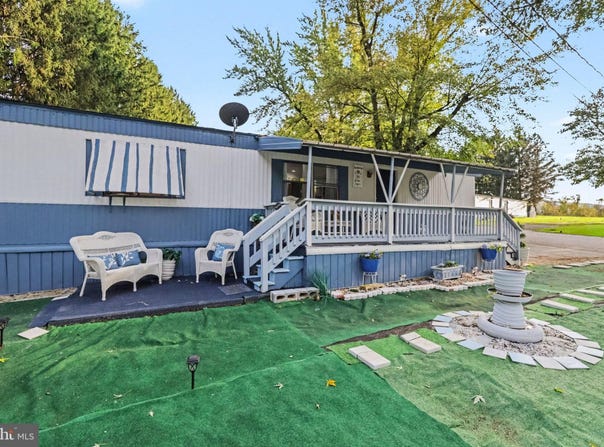458 CLOVER Drive, YORK, PA 17406