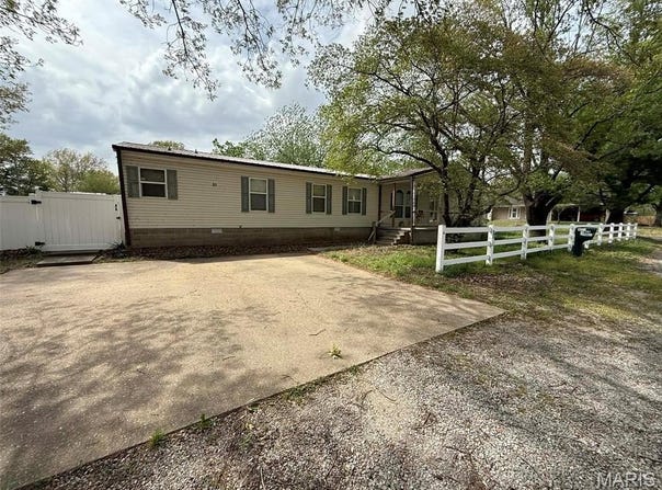 31 Country Cove, Benton, MO 63736