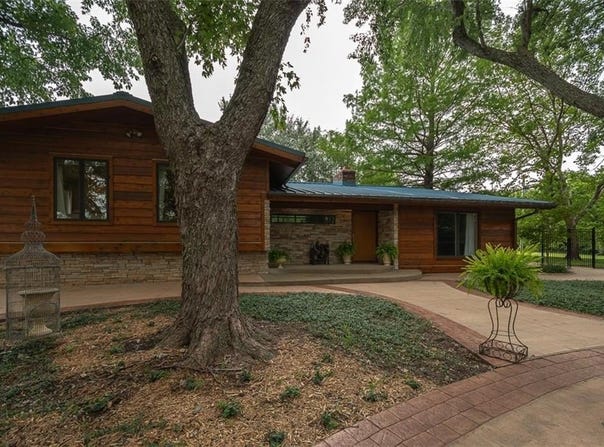 364 E 1600 Road, Baldwin City, KS 66006