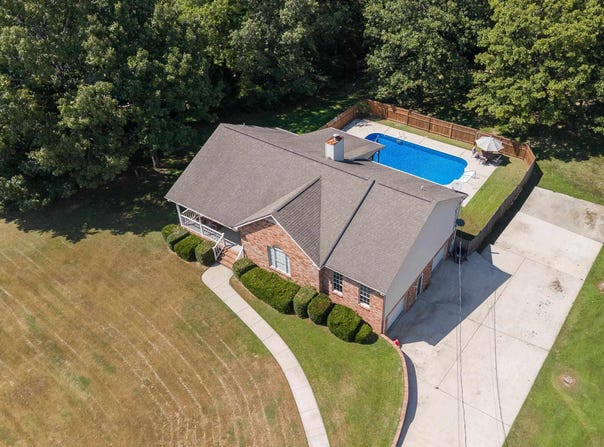 6621 RED LEAF LANE, HUEYTOWN, AL 35023