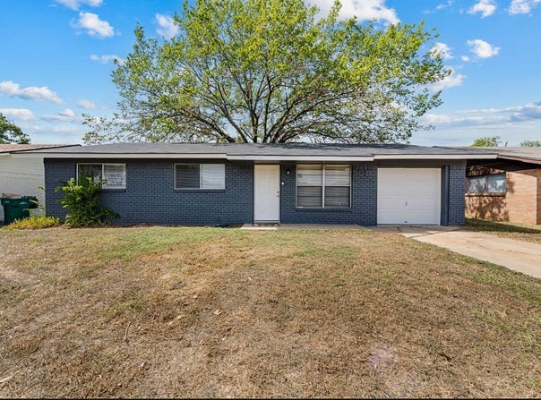 140 Shirley Drive, Lacy Lakeview, TX 76705