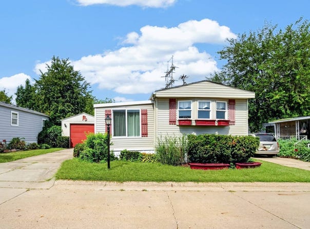 126 Pinehurst Drive, West Des Moines, IA 50265