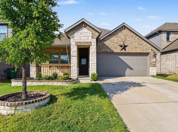 1421 Rolling Fox Drive, Forney, TX 75126