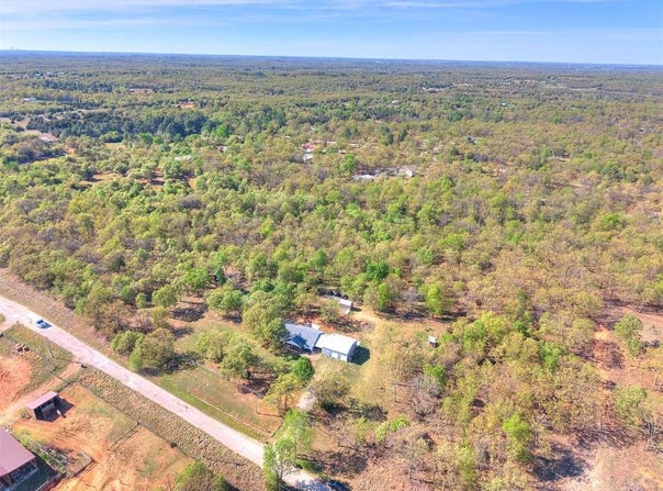 21201 E Montgomery Drive, McLoud, OK 74851