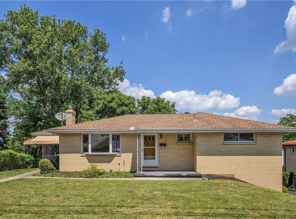 14001 Michael Dr, Irwin, PA 15642