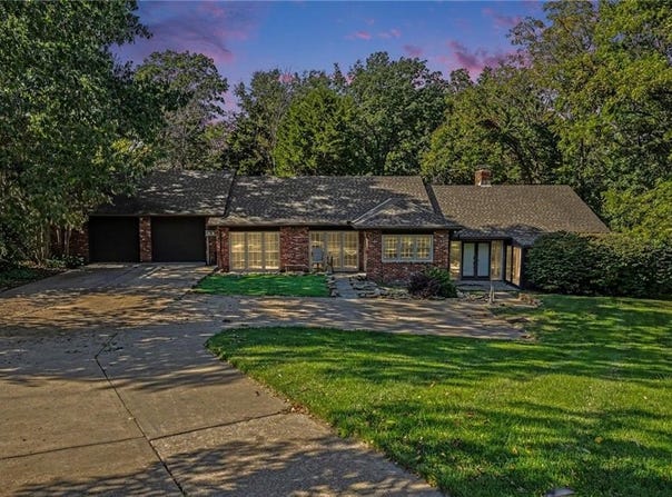 28806 E Beth Court, Grain Valley, MO 64029