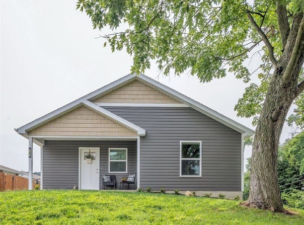 1100 8th Ave, New Brighton, PA 15066