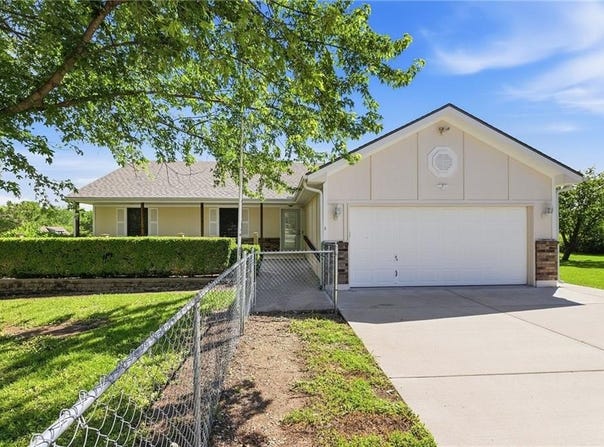 10604 E 240th Street, Peculiar, MO 64078