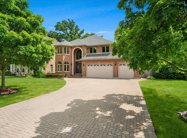 1017 E Red Oak Street, Addison, IL 60101
