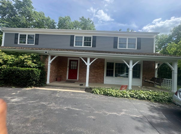 2100 STIRLING Road, Bannockburn, IL 60015