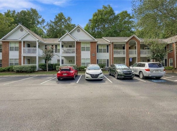 305 Streamside Drive, Roswell, GA 30076