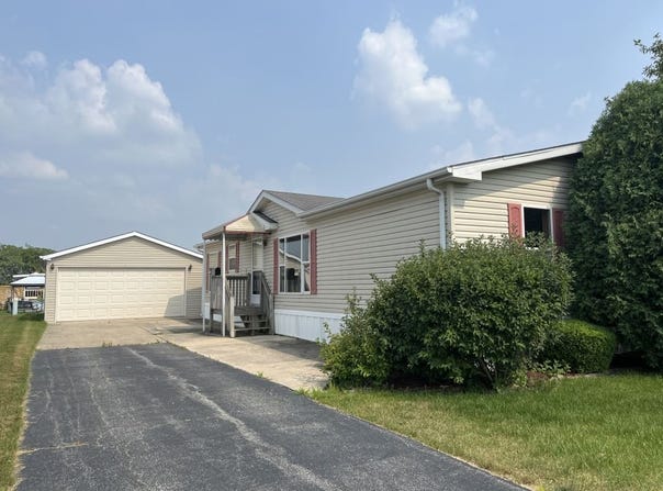5 Swallow Lane, Beecher, IL 60401